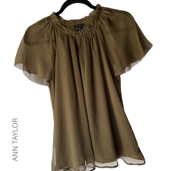 ANN TAYLOR | NWOT | SHEER FLUTTER SLEEVE MOSS GREEN LINED TOP PLEATS | X SMALL - Picture 1 of 8